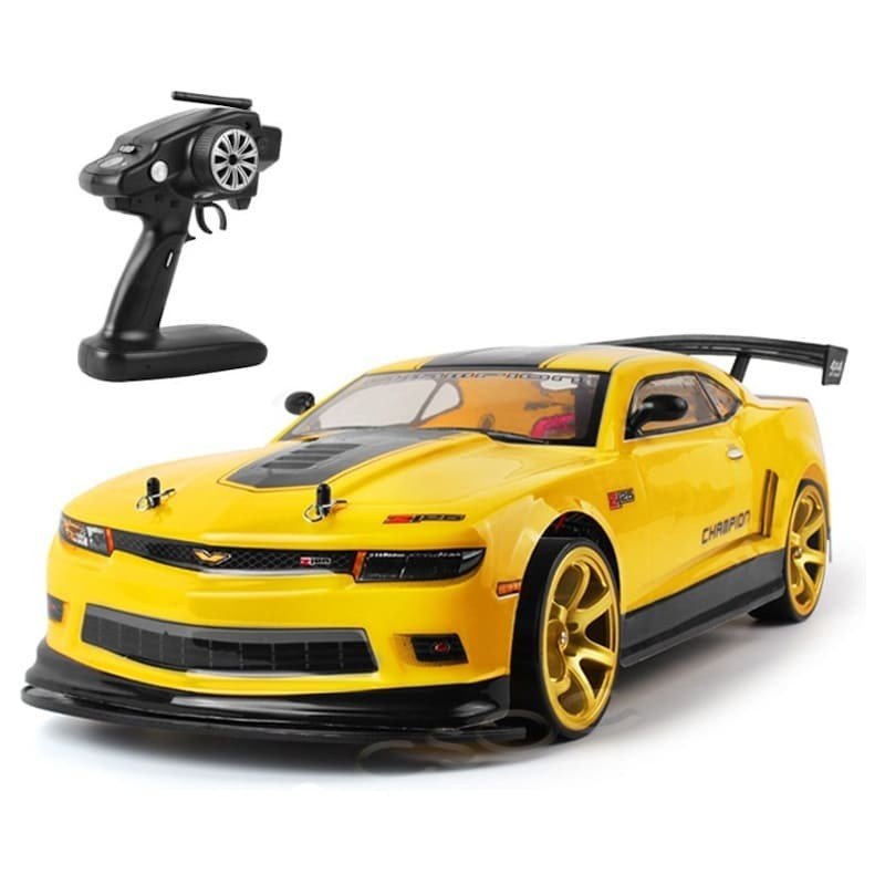 Voiture RC drift Camaro 1/10 jaune à jantes dorées avec sa radiocommande